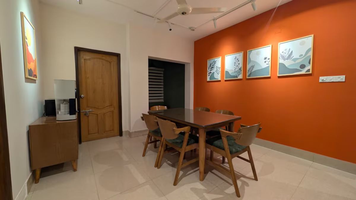 Dining room Dining room with a terracotta wall and framed prints