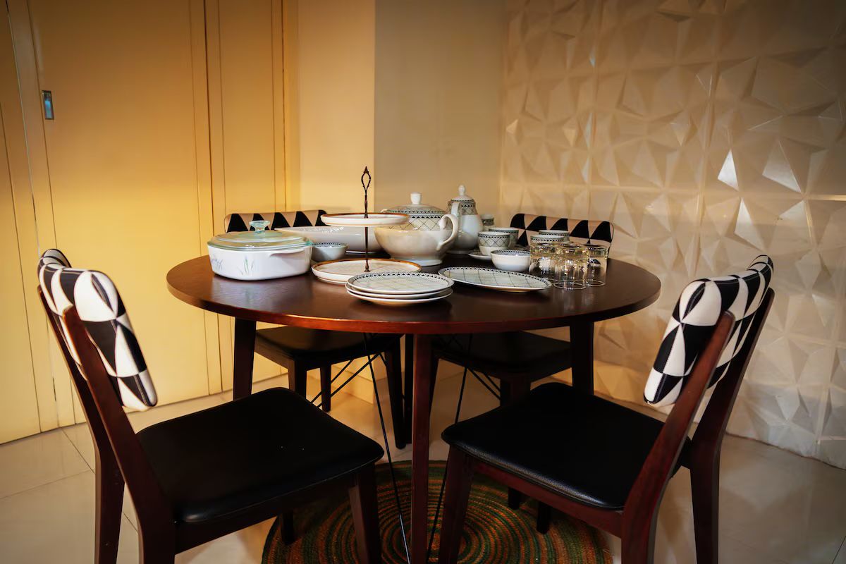 Dining corner Round dining table against textured white panels
