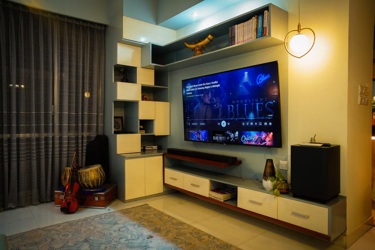 Shelving wall Built-in shelving and media wall